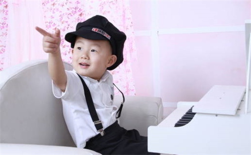 【精选】黄姓稳重大气的女宝名字，含五行八字分析