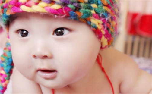 何姓女孩取名大全：意境深远好听的名字407个